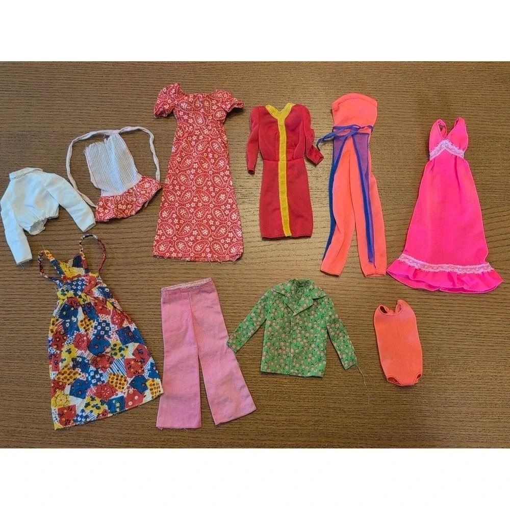 VINTAGE Barbie 1977 FASHION FIREWORKS #9805‎ Standard DOLL + 7 Outfits 1958 Body